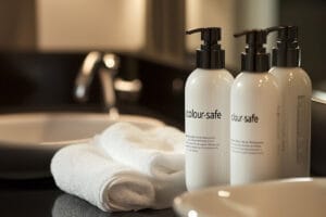 Shampooing vs. Conditioner-Only Washing – What Works Best for Colored Hair?