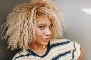 How Long to Leave Bleach on Hair